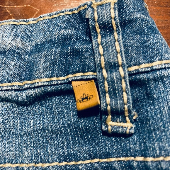 Womens Almost Famous Stretch Jean Shorts Size 7 Distressed - Picture 5 of 7